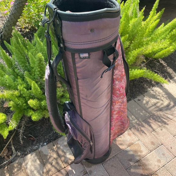 Ladies Golf Cart Bag
With shoulder strap and accessories pouch . - Picture 12 of 15